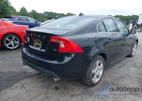 2012 Volvo S60 T5 z USA, uszkodzony, nr VIN YV1622FSXC2108704